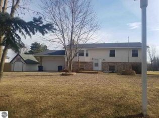 1523 S Garfield Rd, Auburn, MI 48611