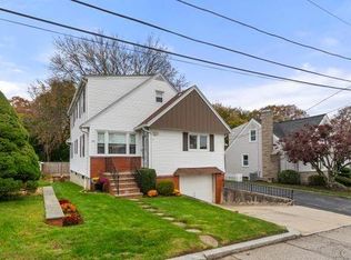20 Freedom Rd, Providence, RI 02909
