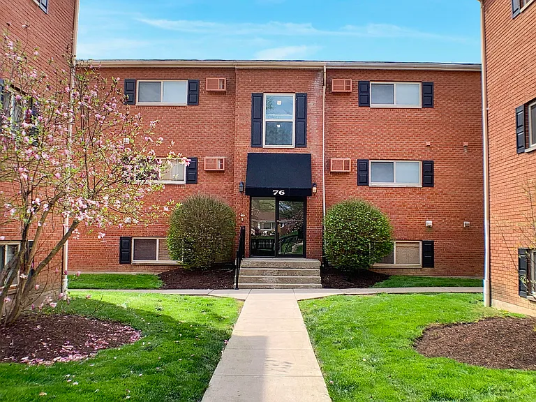 Crown Station Apartments — Photo 13