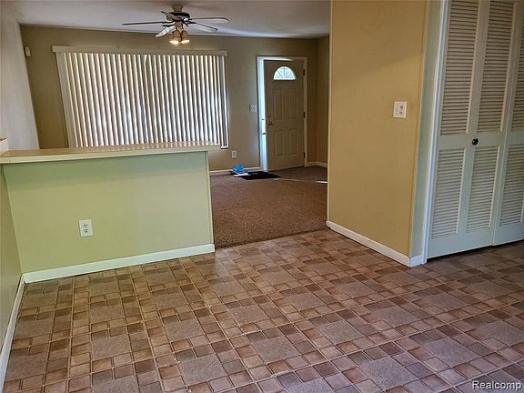 4th image of 4710 Meigs Ave