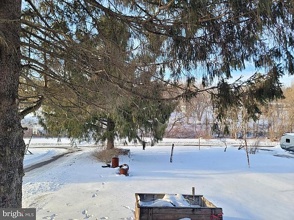 5th image of 357 Spring St