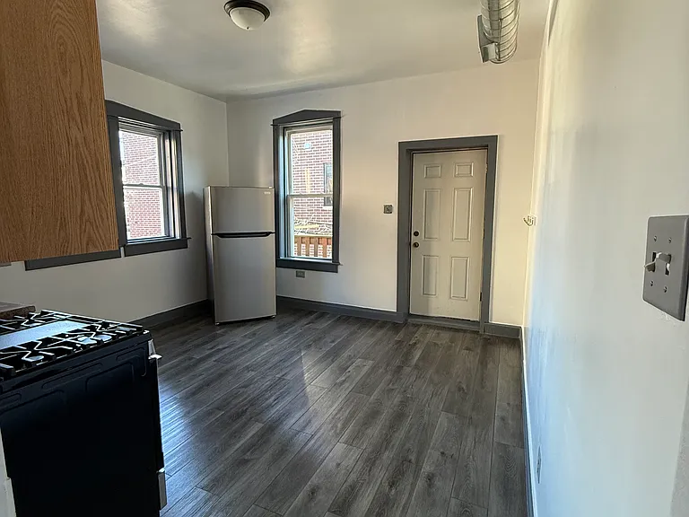 2748 W Cortez St — Photo 6