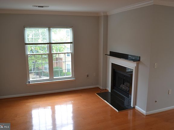 4th image of 2102 Highcourt Ln APT 301