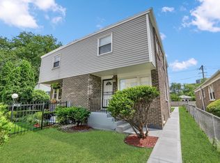 307 W Root St, Chicago, IL 60609