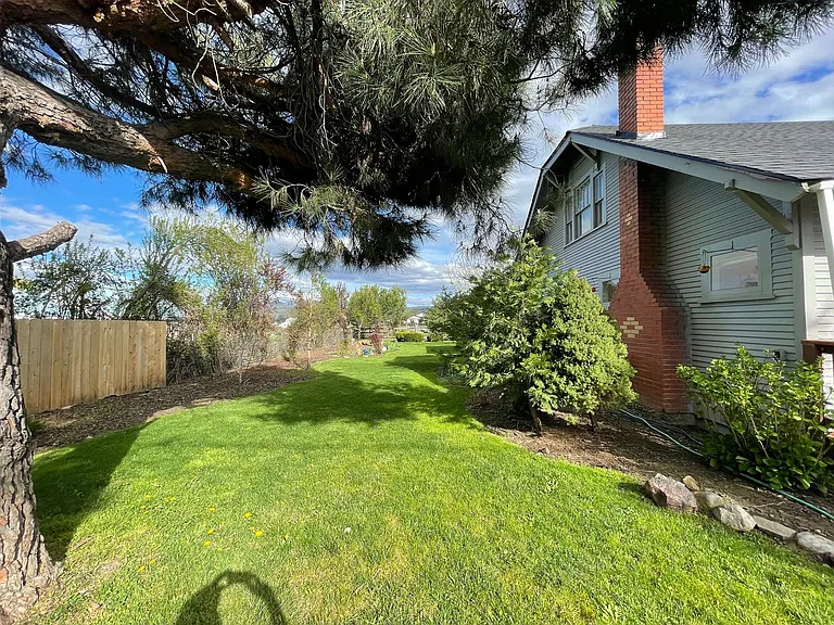 1001 Lozier Ln — Photo 10