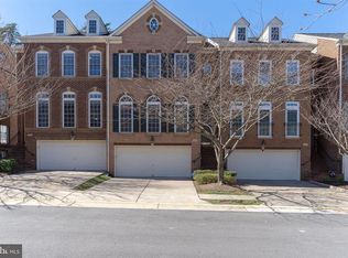 9196 Point Replete Dr, Fort Belvoir, VA 22060