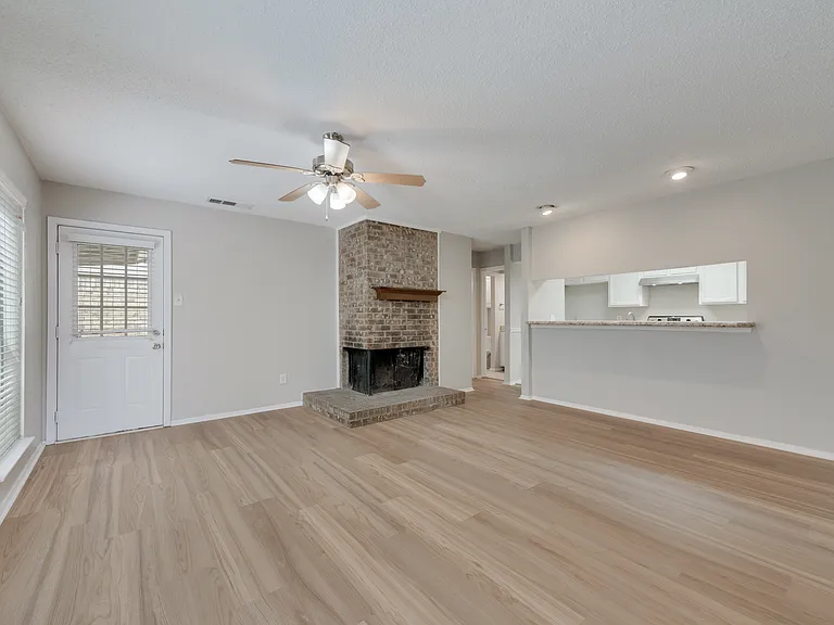 2811 Capella Cir — Photo 3