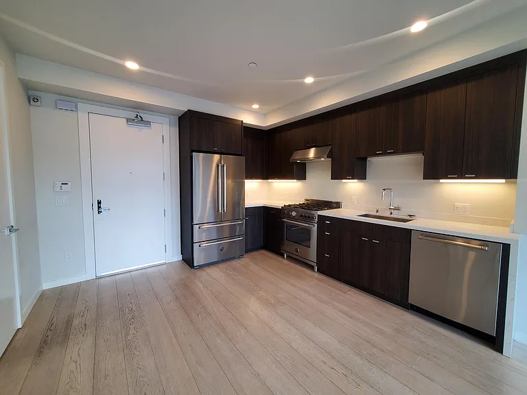 2600 Harrison St #304 — Photo 3