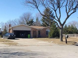 2008 Jonathan Dr, Sterling Heights, MI 48310