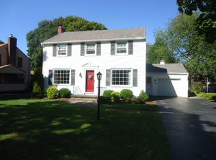 42 Bellehurst Dr, Rochester, NY 14617