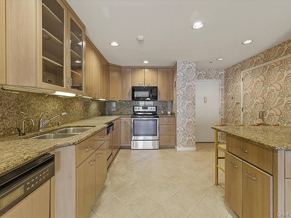 5th image of 360 Shore Road #6L & 6M