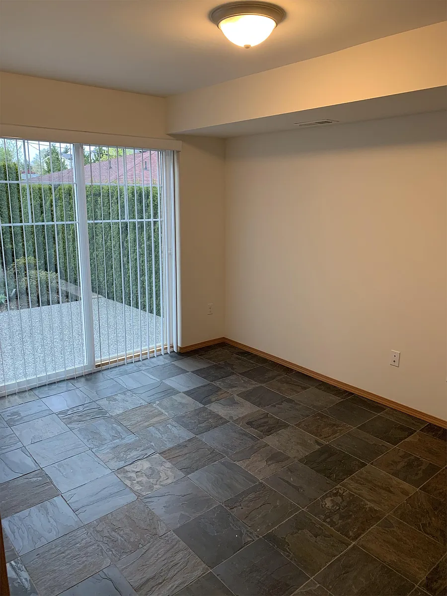 Building Photo - 9515 Holly Dr #1