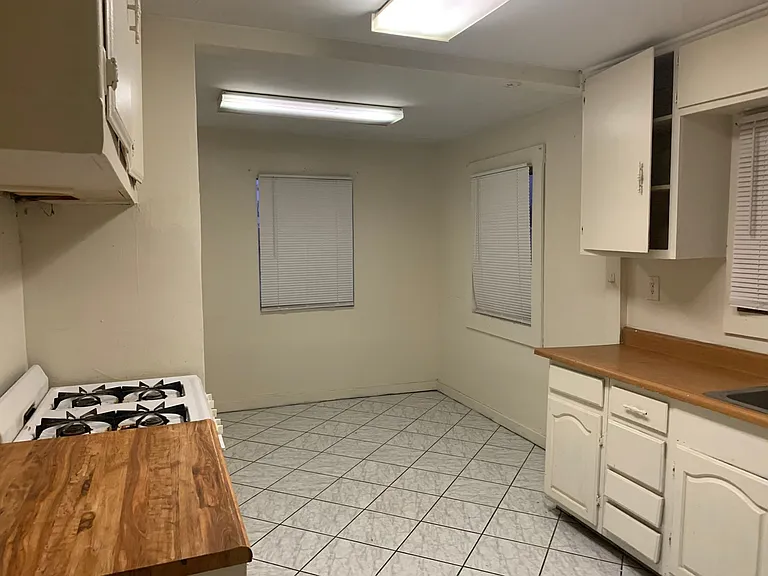 1815 Potomac Ave — Photo 7