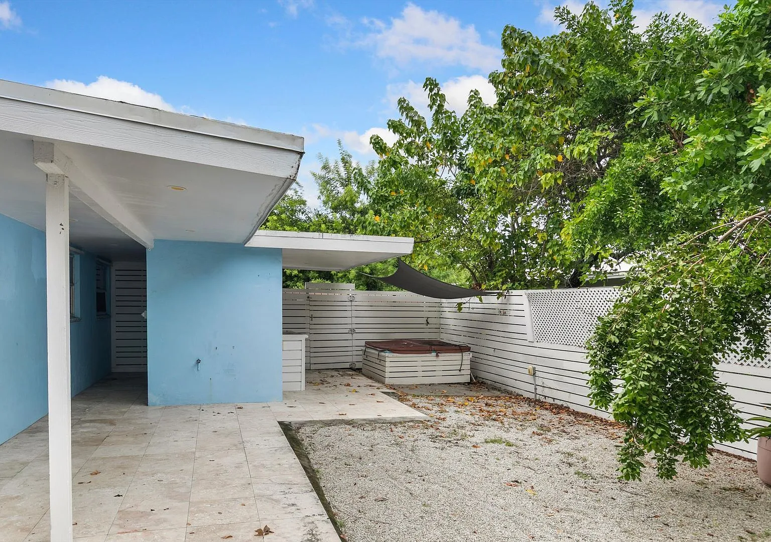 Charming 2-Bedroom Duplex with Private Backyard & Jacuzzi 116 4th Street — Photo 4