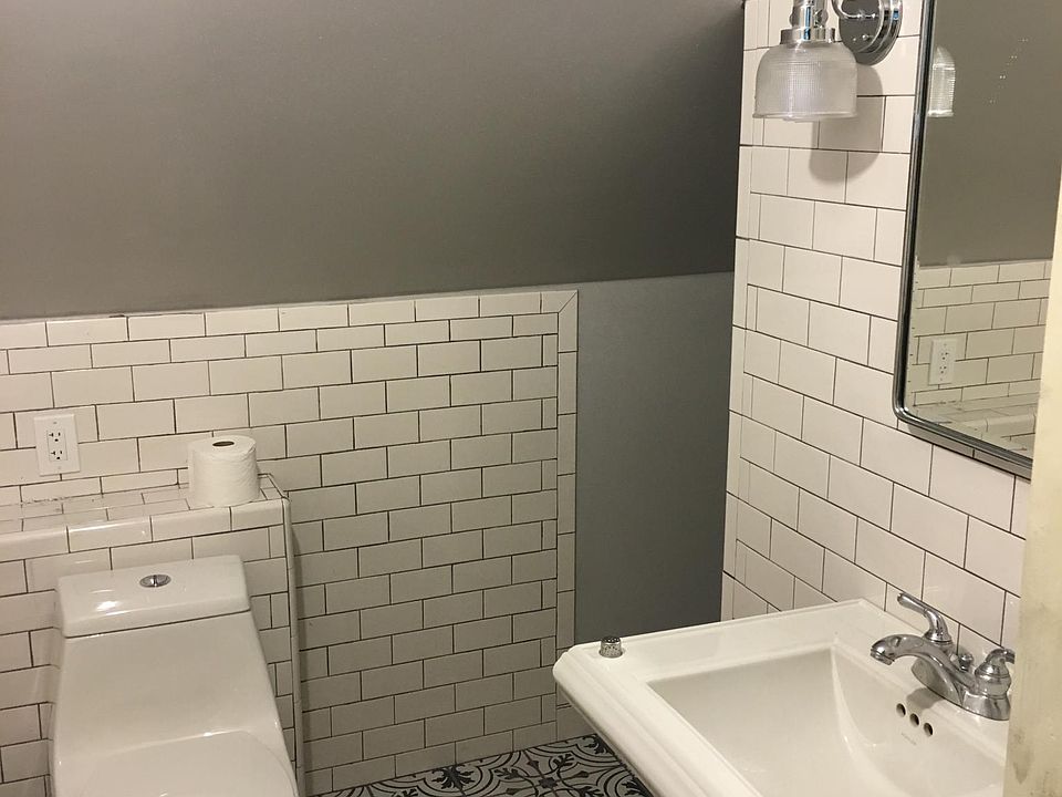 3rd floor bathroom (between both bedrooms)