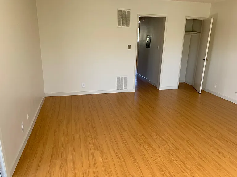 3719 Clarington Ave #18 — Photo 5
