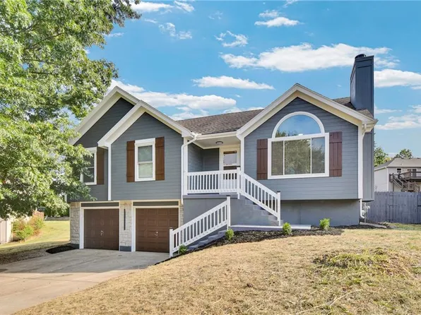 1215 SW Lone Star Ct, Grain Valley, MO 64029