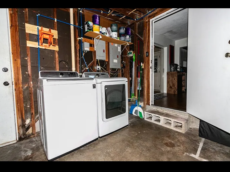 1221 Lynn Ave — Photo 14