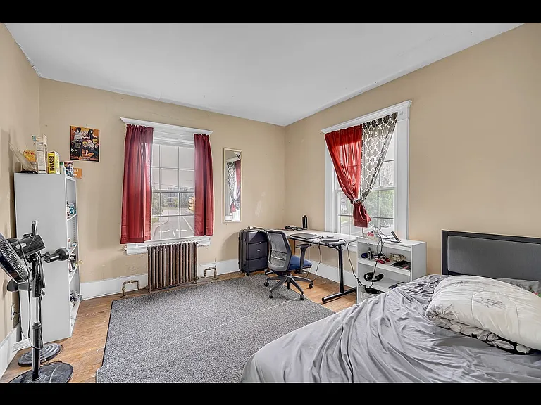 125 Winspear Ave — Photo 7