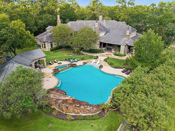 2nd image of 34 Liberty Bell Cir