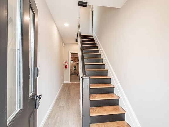 5th image of 7 Park Ln APT 3