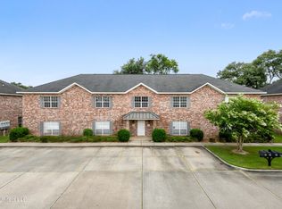 109 Armand Oaks, Ocean Springs, MS 39564