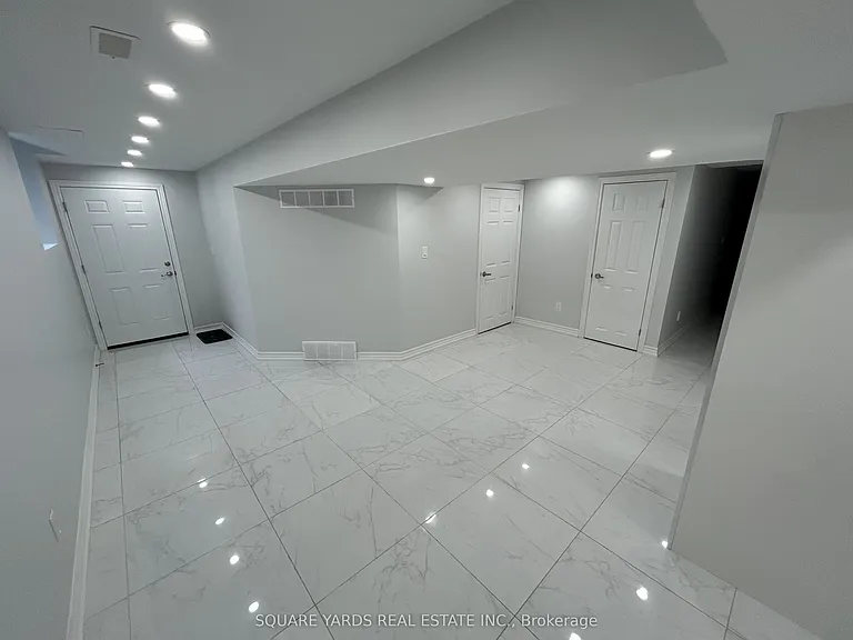 55 Bluffwood Cres — Photo 11