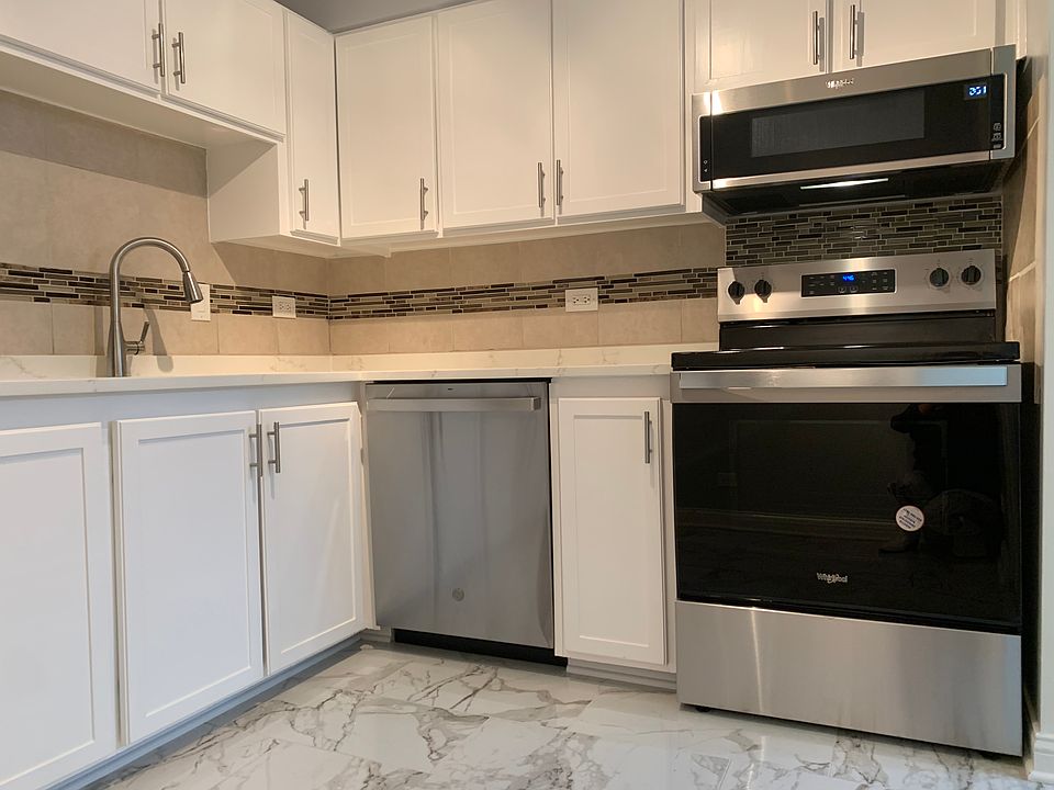 1st image of 675 Grove Dr #2