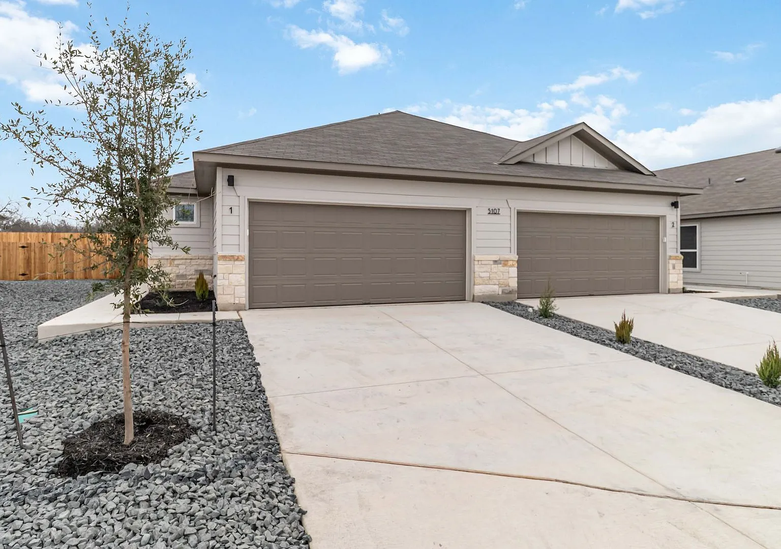 6 Week Free Move-In Special! Brand New Townhome in Morgan's Ridge | High Ceilings, Private Yard &... — Photo 1