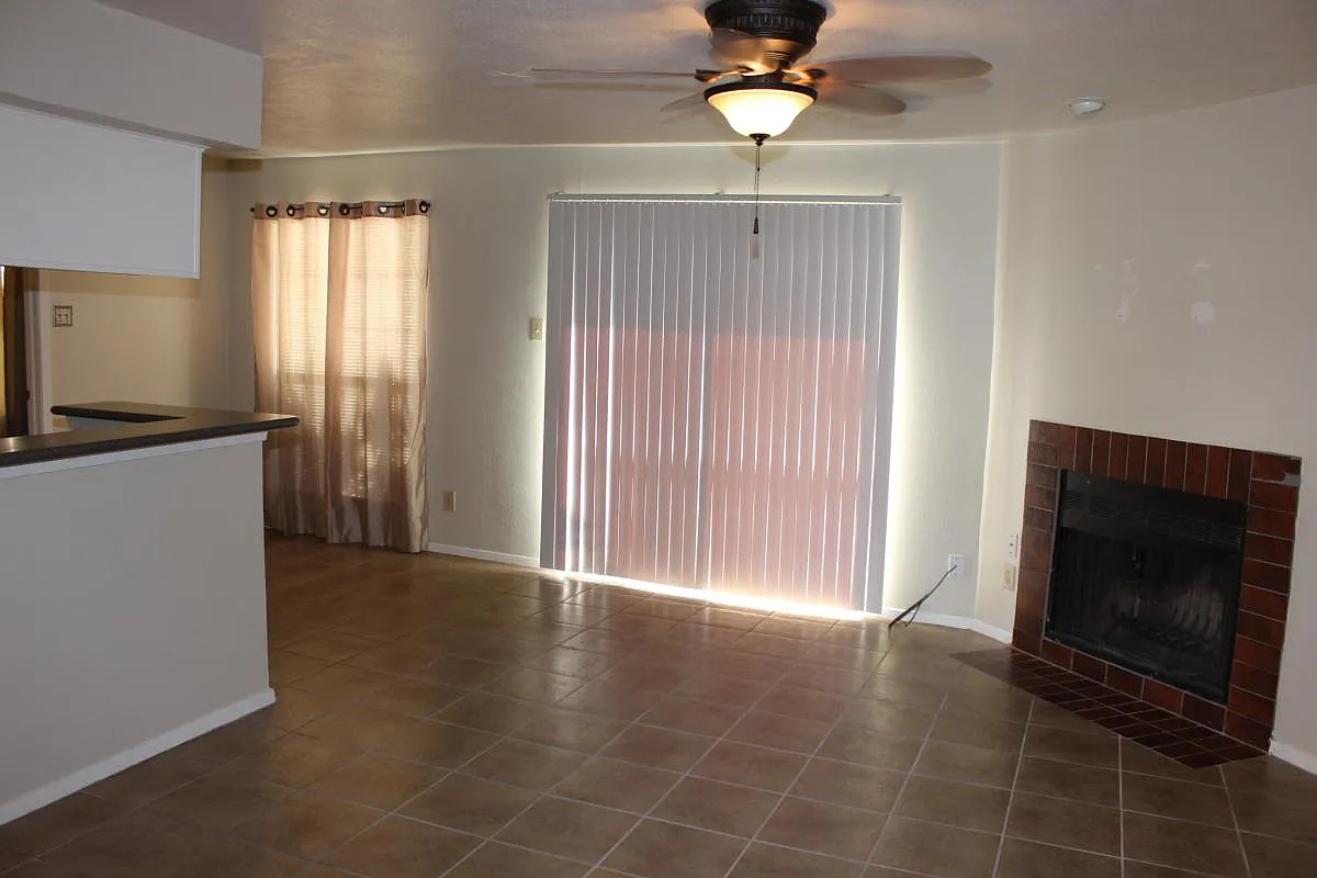 2 bed, 842 sqft, $1,195 — Photo 4