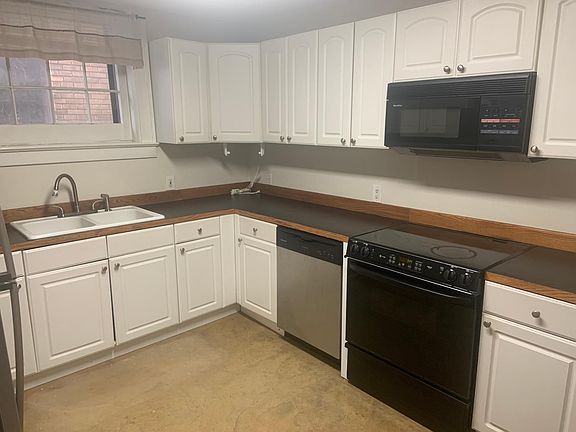 3rd image of 933 Wealthy St SE APT 5