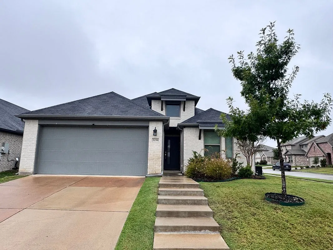 3 bed, 2.0 bath, 1881 sqft, $2,250 — Photo 3