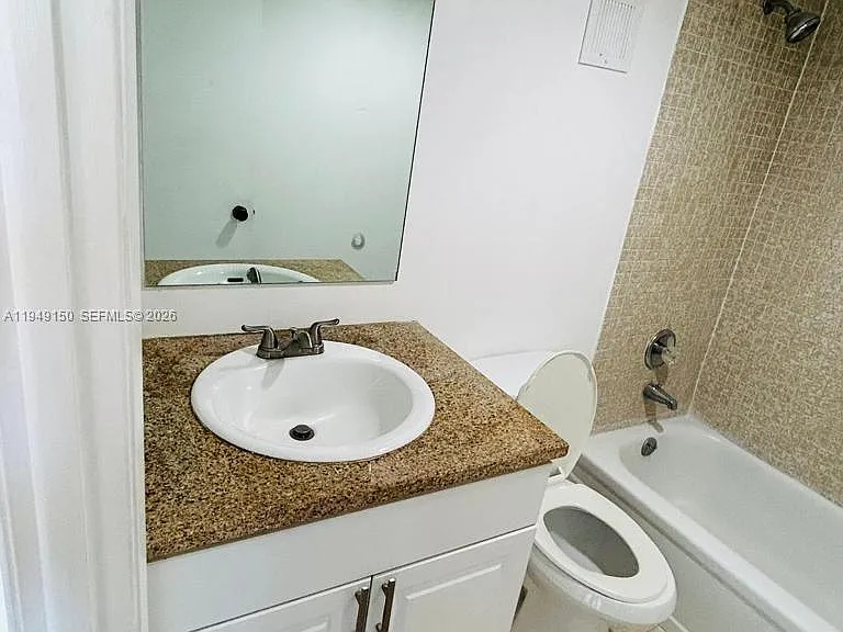 1000 Saint Charles Pl #721 — Photo 31
