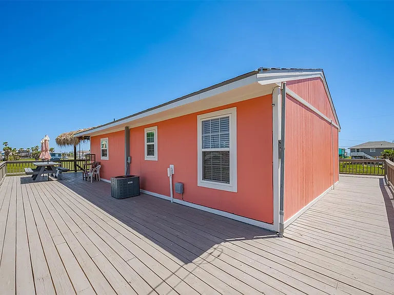 610 Surf Dr — Photo 17