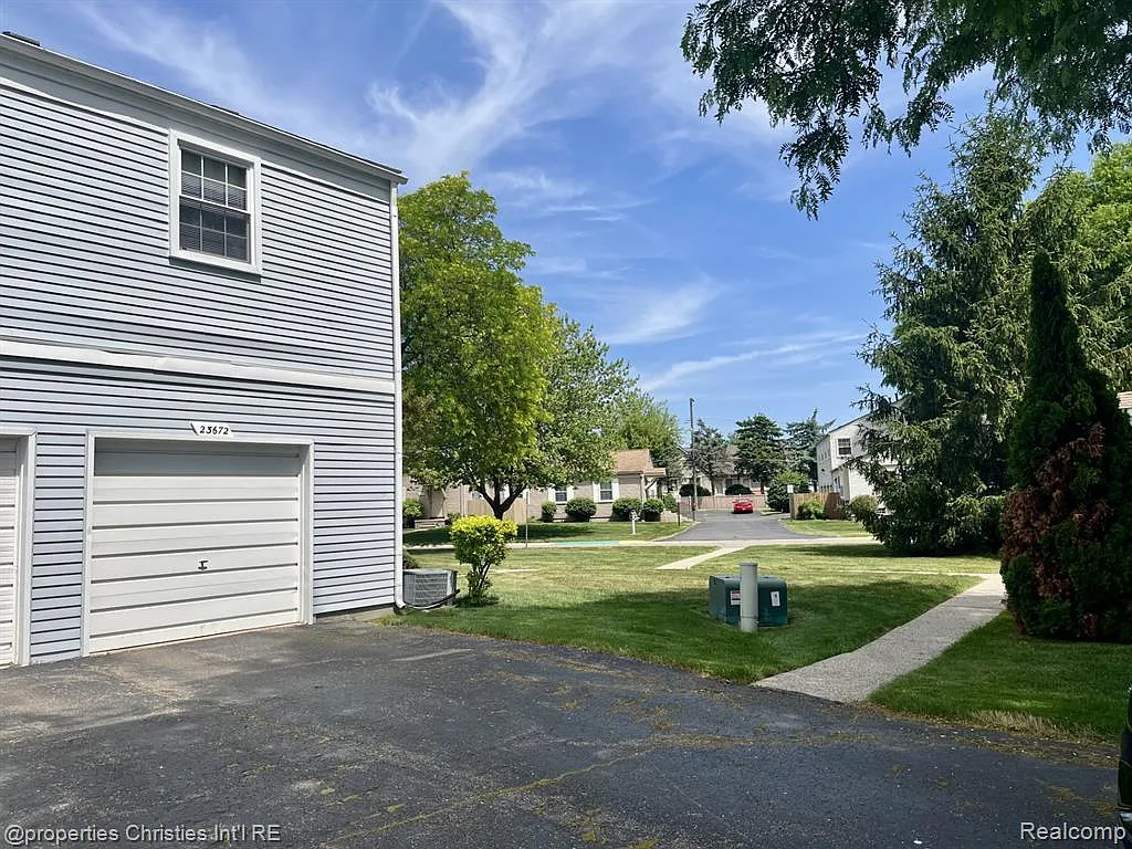 2 bed, 1.0 bath, 970 sqft, $1,695 — Photo 3
