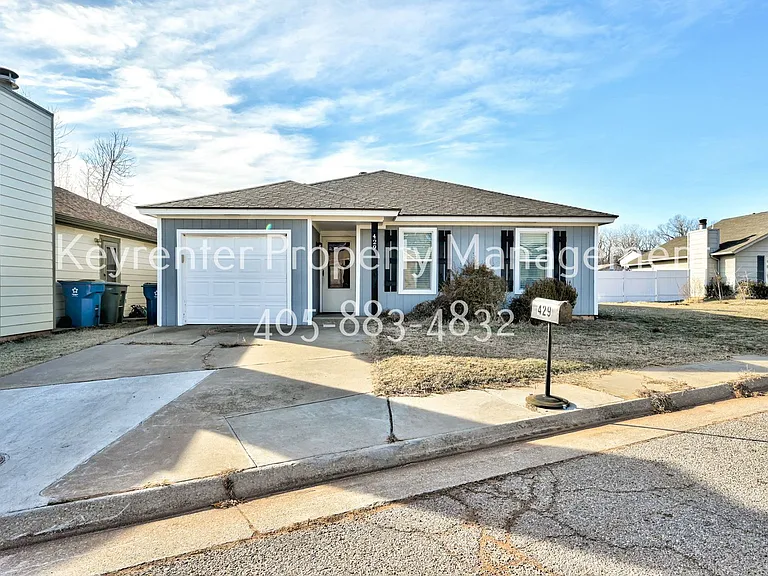429 Belmont Dr — Photo 2