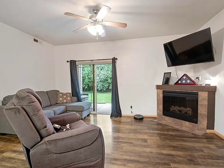 1092 Walnut Ave #107 — Photo 4