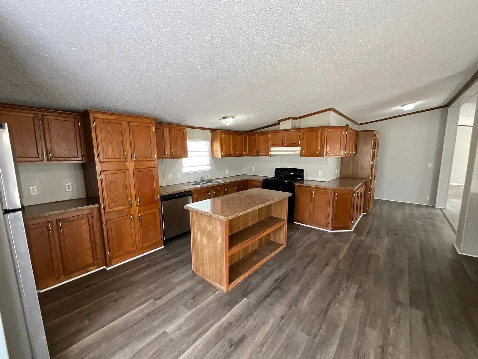 4 bed, 2128 sqft, $1,500 — Photo 4