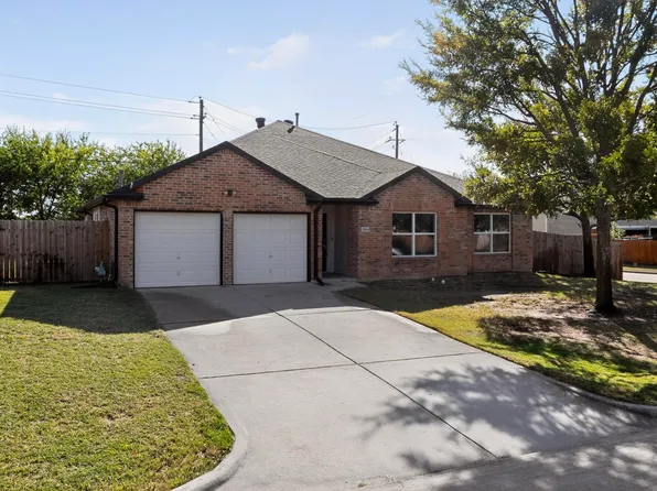 1004 Canyon Dr, Justin, TX 76247