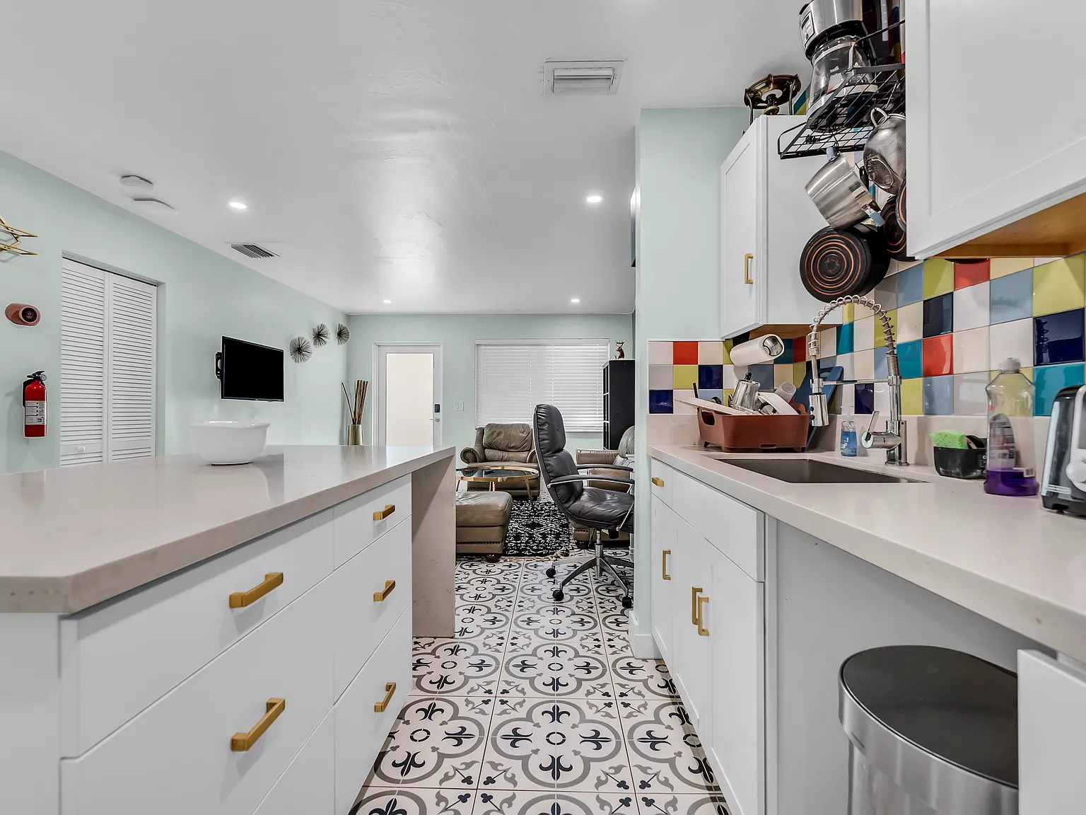 1 bed, 750 sqft, $2,100 — Photo 1