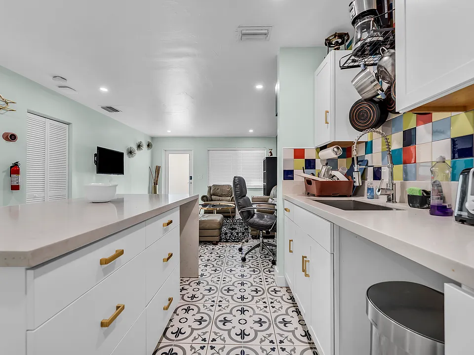 4010 NW 5th Ave #4010