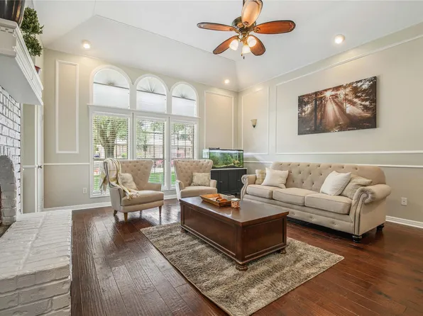 2307 W Briargate Dr, Bryan, TX 77802