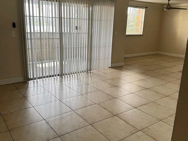 3926 Versailles Dr #B — Photo 4