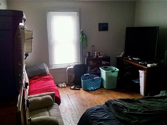 3rd image of 109 S McGee St