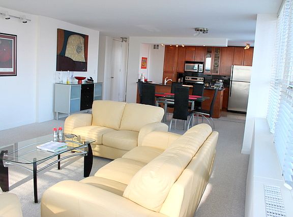 2nd image of 2626 N Lakeview Ave APT 812