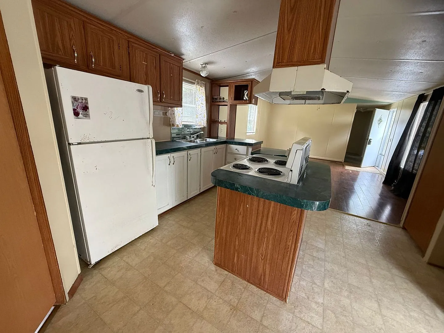 3 bedroom, 2 bath Mobile Home — Photo 4