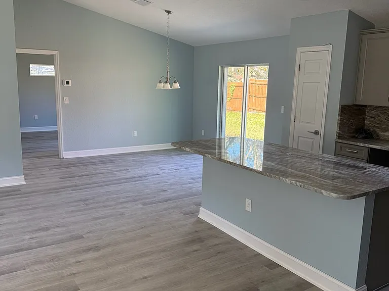 4423 NE 8th Pl — Photo 18