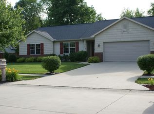 1028 Tanglewood Dr, Charleston, IL
