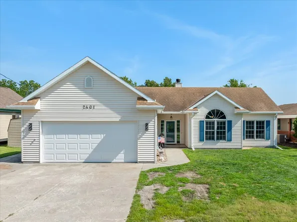 2401 W Shore Dr, Union, NE 68455