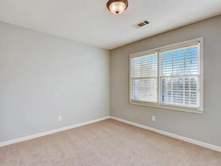 74 Flanders Ct — Photo 10